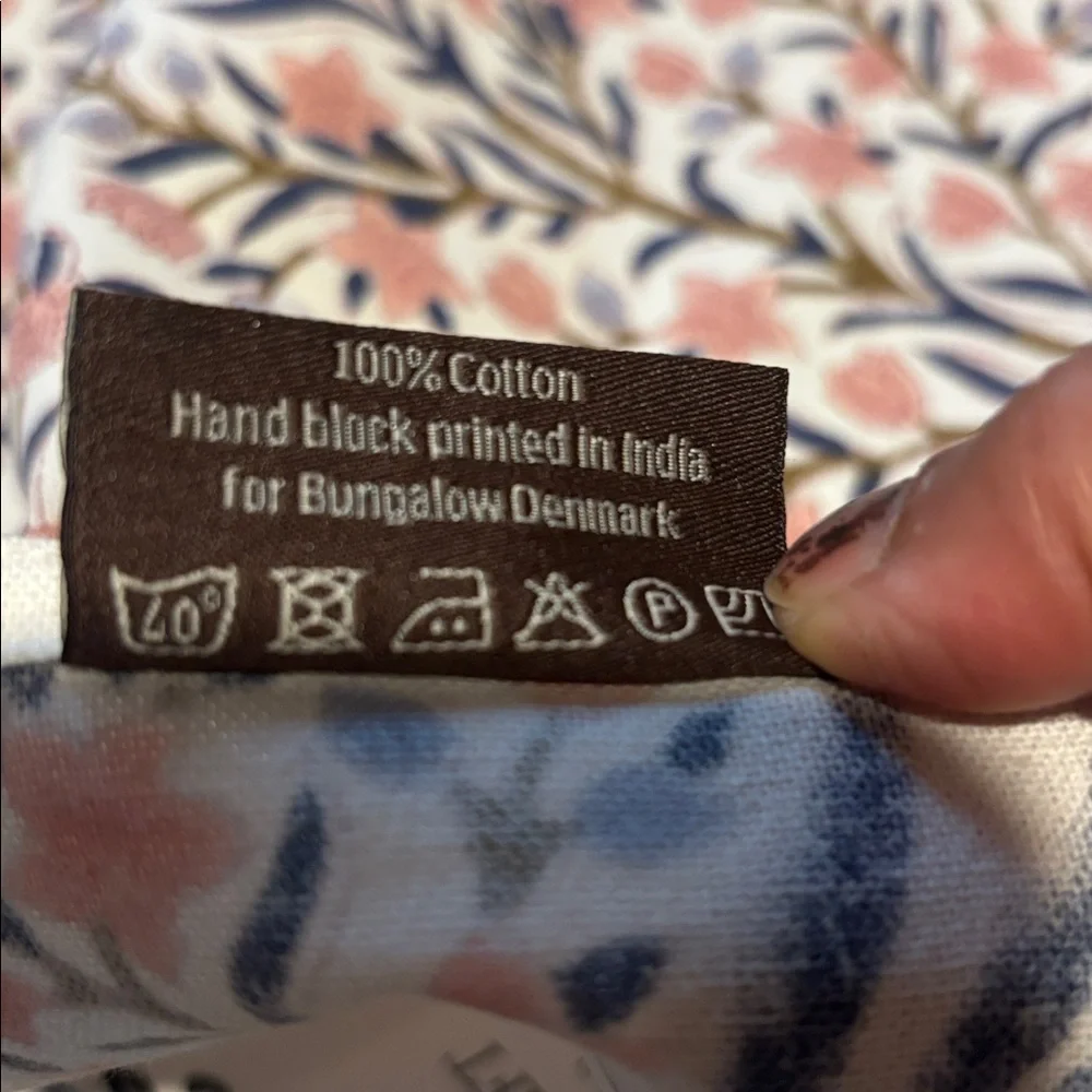 Bungalow Denmark NEW DISHTOWEL Floral Jacquard Navy & Blush NWT hostess gift